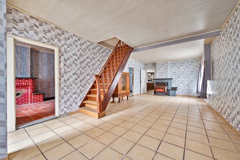 TOP GELEGEN ALLEENSTAANDE TE RENOVEREN WONING MET SCHUUR OP 777 m2 - photo 3