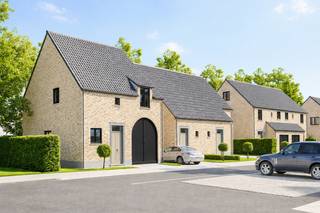In het charmante nieuwbouwproject Kerkeinde zijn 10 kwaliteitsvolle woningen gerealiseerd, waarvan reeds 90% verkocht is. Deze woning is de laatste beschikbare kansen binnen dit kleinschalige project: de laatste woning in deze rustige verkaveling.<br /><br />Deze halfopen pastorijwoning combineert de tijdloze charme van een klassieke pastorijstijl met het comfort van vandaag. Ze wordt aangeboden als een compleet afgewerkte, instapklare en energiezuinige nieuwbouwwoning, uitgerust met hedendaagse technieken zoals warmtepomp en zonnepanelen. Ideaal voor wie zorgeloos wil wonen met een lage energiekost én een toekomstgerichte investering.<br /><br />Indeling<br /><br />Je komt binnen via een ruime inkomhal met apart gastentoilet. De lichtrijke leefruimte sluit mooi aan op de open keuken, perfect voor gezellige familiemomenten. Aansluitend is er een praktische berging/garage.<br /><br />Op de eerste verdieping bevinden zich: een nachthal, een apart toilet een badkamer met douche én bad & 3 ruime slaapkamers<br /><br />Daarnaast beschikt de woning over een zolder, ideaal als extra bergruimte of voor verdere invulling naar wens.<br /><br />Rustige ligging met vlotte verbinding<br /><br />Het project is gelegen in een rustige doodlopende straat in Uitbergen (Oost-Vlaanderen). Je geniet hier van een landelijke en veilige woonomgeving, terwijl Dendermonde en Gent vlot bereikbaar blijven. In de nabije omgeving bevindt zich bovendien het prachtige Donkmeer, een geliefde plek voor wandelen, fietsen en ontspanning.<br /><br />📞 Interesse?<br />Neem gerust contact met ons op voor meer informatie, plannen, lastenboek of een bezoek ter plaatse. We helpen je graag verder.