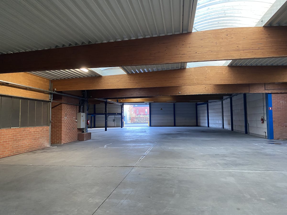 Warehouse on a commercial location near exit E403 in Roeselare - photo 5
