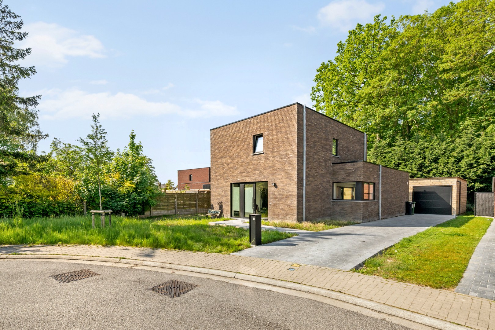 Recente villa met 3 slaapkamers, garage en zonnige tuin op een rustige ligging bij Ieper-centrum - foto 1