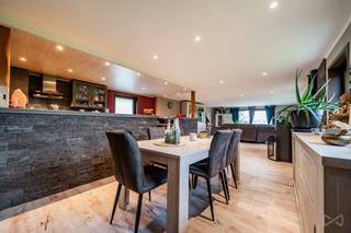 🏡 SPACIEUSE MAISON TROIS CHAMBRES AVEC JARDIN ET VUE DÉGAGÉE.Située dans un environnement agréable, cette maison offre de beaux volumes et une vue...