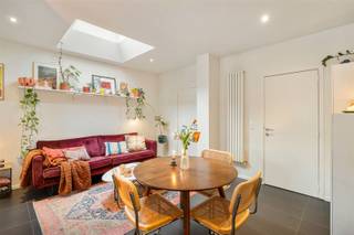 Charmant gelijkvloers appartement met zonnige tuin in BerchemIn een rustige straat in het hart van Berchem, aan de Granaatstraat 15, ligt dit...