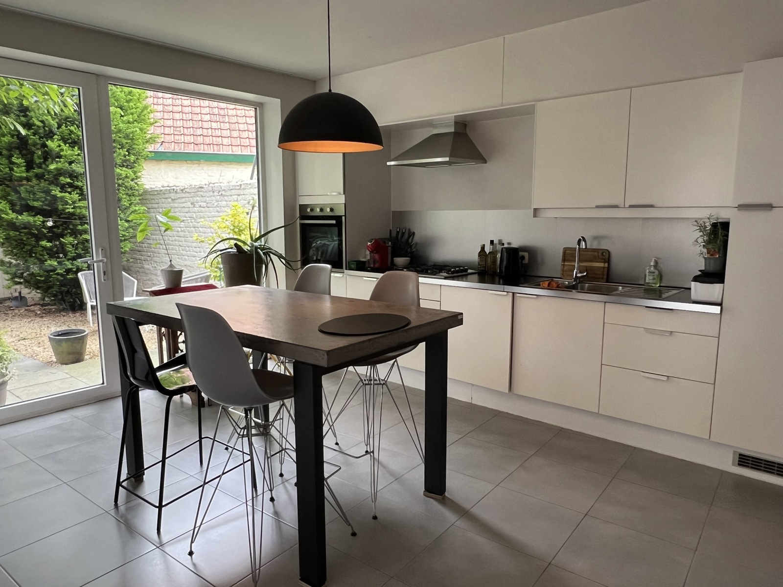 Instapklare gezellige rijwoning in centrum van de stad met binnentuin en garage - foto 2