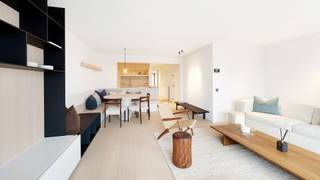 Luxueus afgewerkt appartement in de Kustlaan in het Zoute vlakbij de Minigolf en de Sparrendreef. Er zijn twee slaapkamers, een leuk zonneterras...