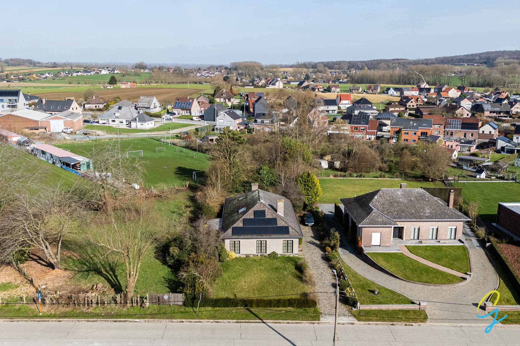 LANDELIJK GELEGEN WONING MET 2 SLP EN ZONNEPANELEN - foto 2