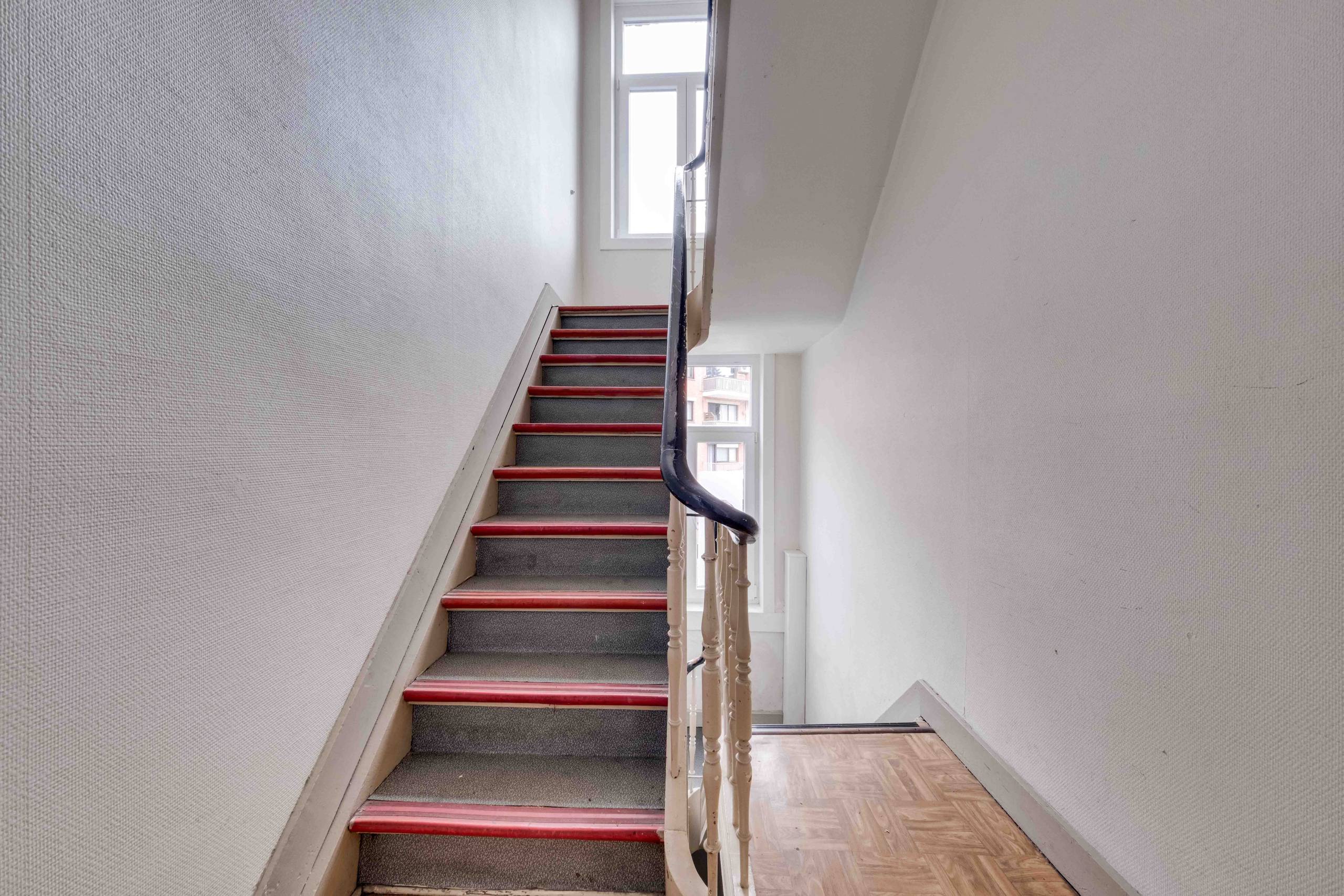 Domicilie verplicht: bemeubelde studio met mezzanine te huur - foto 4