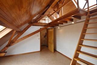 Studio/appartement in een mooi herenhuis, gelegen op de 3e verdieping (geen lift). Uitstekende ligging in centrum Gent. De indeling is de...