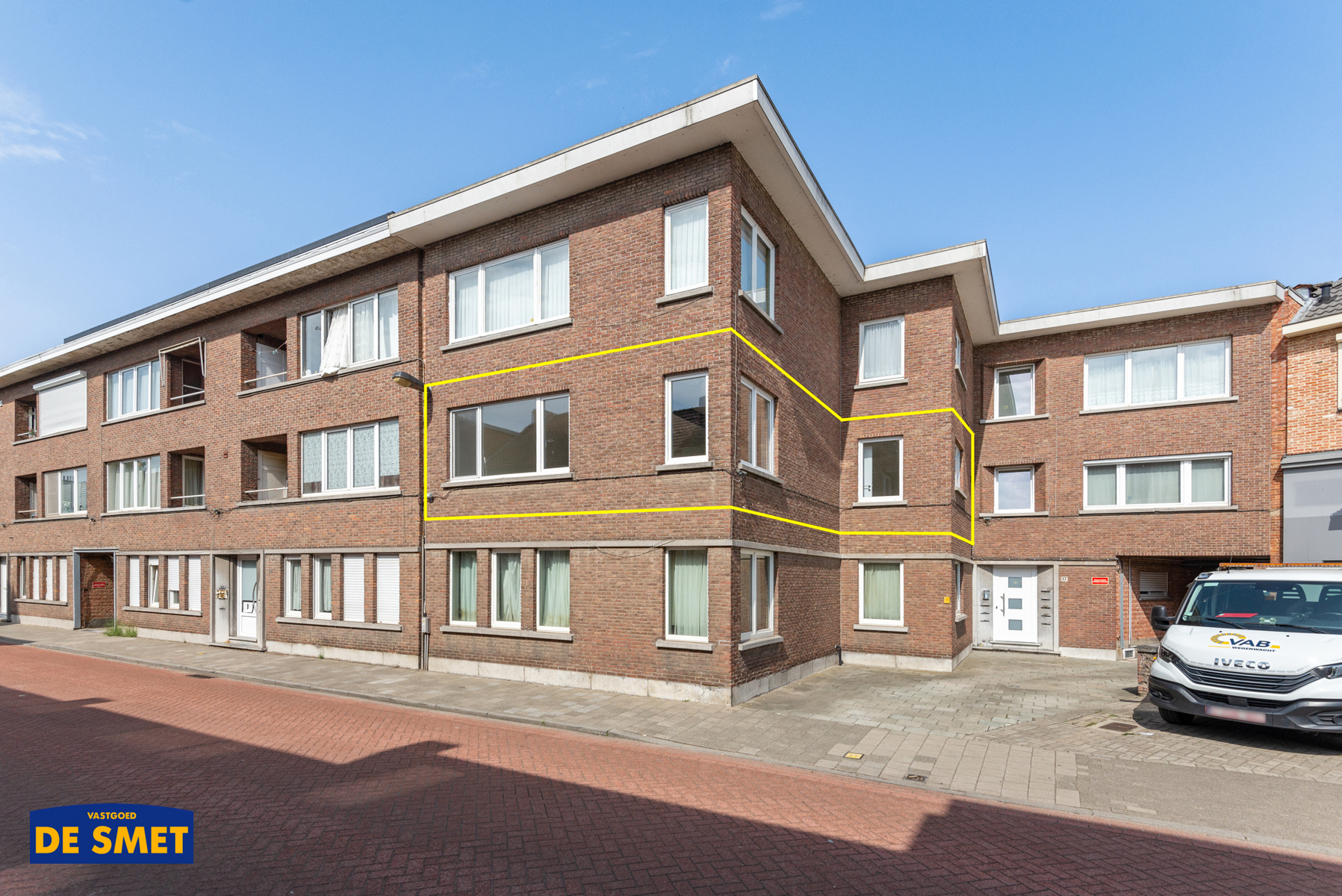 Volledig vernieuwd appartement met achteraan gelegen garage - foto 3