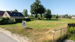 We vinden dit mooie zuidwest gelegen perceel terug in de Eeuwfeeststraat ter hoogte van nummer 9 in Hasselt (Kortessem). Met een straatbreedte...