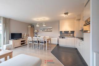 Découvrez cet appartement d’angle baigné de lumière, offrant une atmosphère agréable et paisible grâce à ses larges baies vitrées et son...