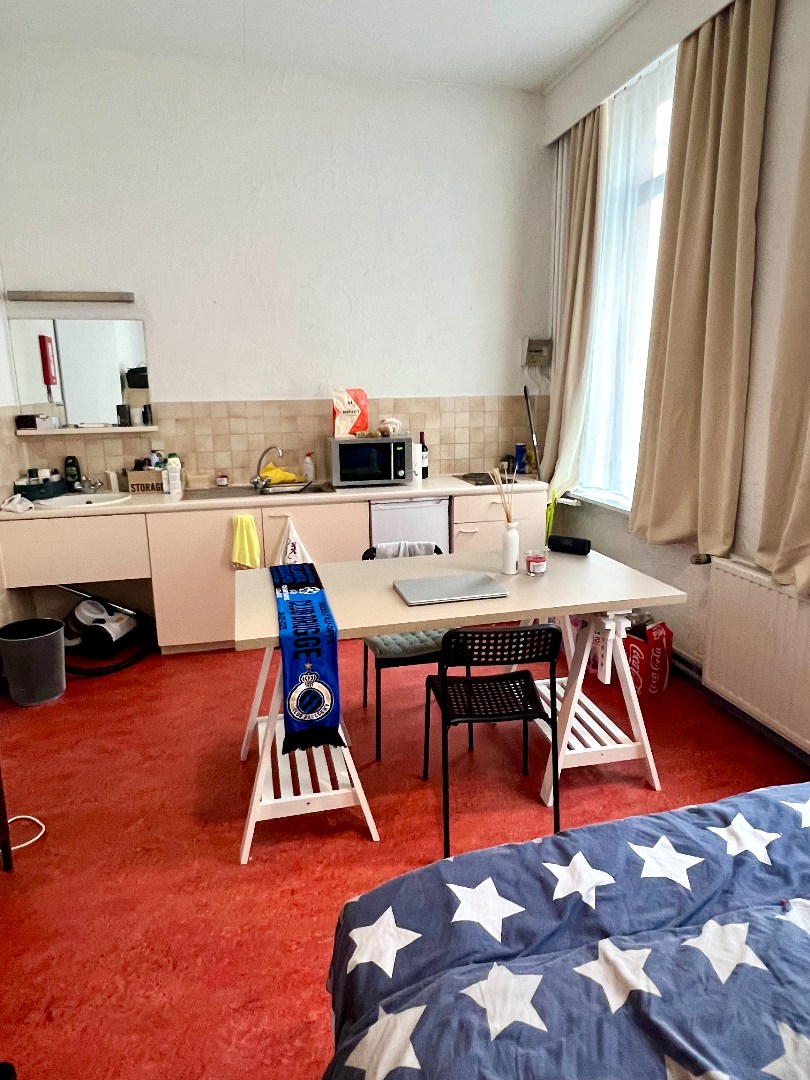 Kamerwoning met 4 kamers (conformiteitstattesten) en een opslagplaats. - foto 4