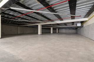 Magazijn te huur in Oostende – ca. 810 m² opslagruimte op strategische locatieBent u op zoek naar een ruim magazijn te huur in Oostende? Deze moderne...