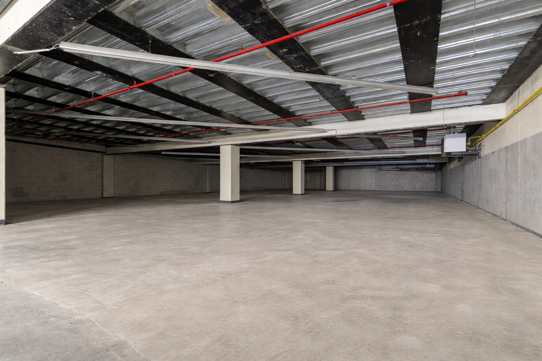 Centraal gelegen magazijn (ca. 810 m²) te huur in Oostende - foto 3