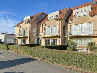 Dit lichtrijke gelijkvloers appartement heeft een bewoonbare oppervlakte van 96 m² en geniet van heel veel woonruimte met als bonus 2 mooie...