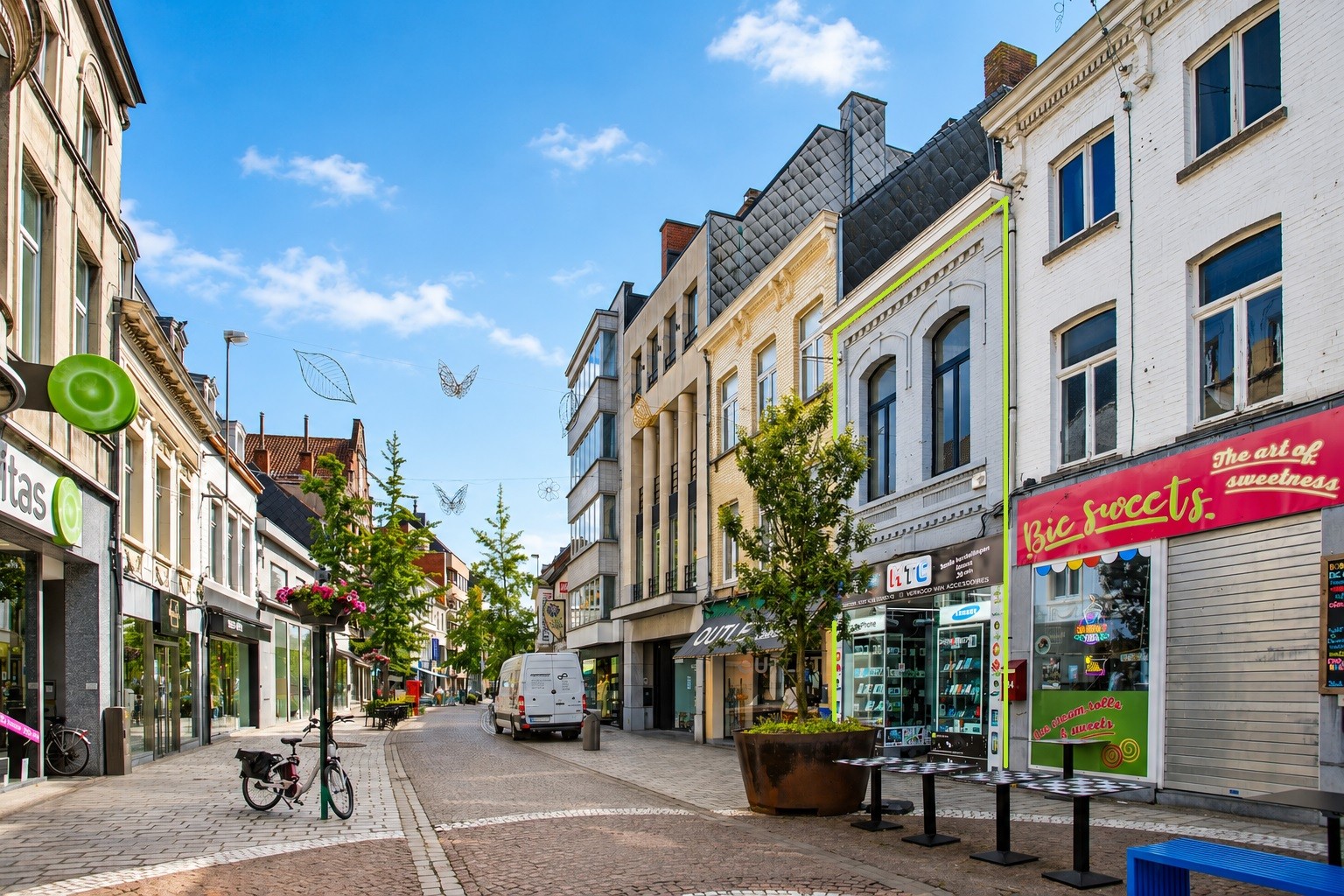 Commercial for sale in Roeselare with 3 bedrooms - photo 1