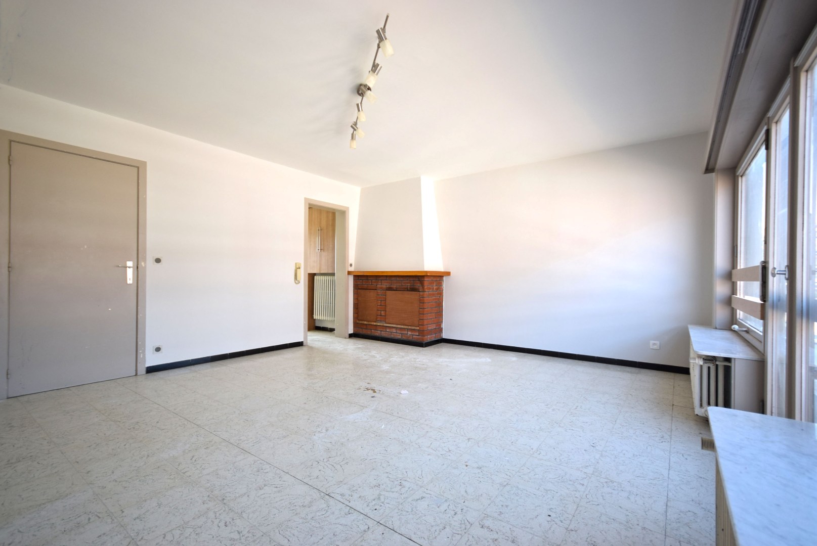 Gezellig duplexappartement te huur in het centrum van Lichtervelde, vlakbij het station - foto 2