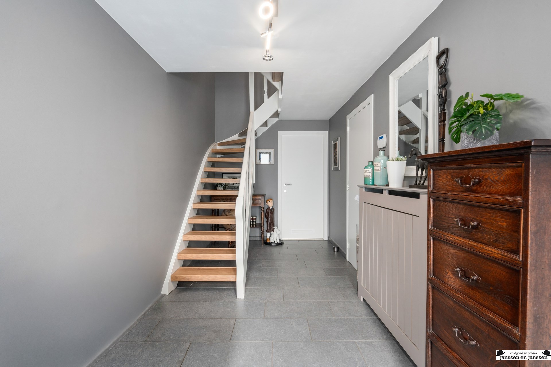 Instapklare bel-etagewoning met 3 slaapkamers en prachtig groen uitzicht Ekeren - foto 2