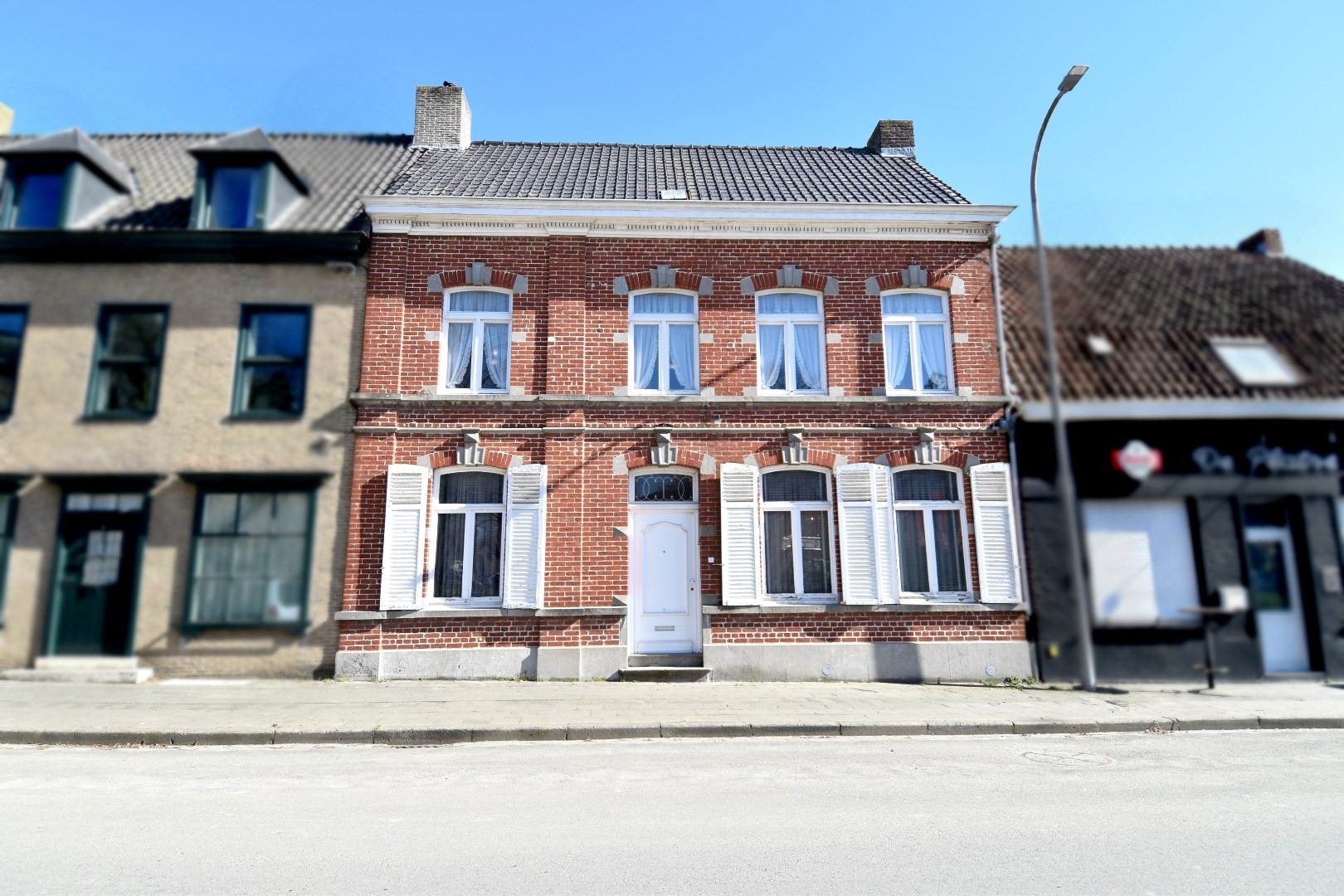 Karaktervolle burgerwoning met 3 slaapkamers, 2 garages en een mooi stukje tuin te koop in Rollegem - foto 3