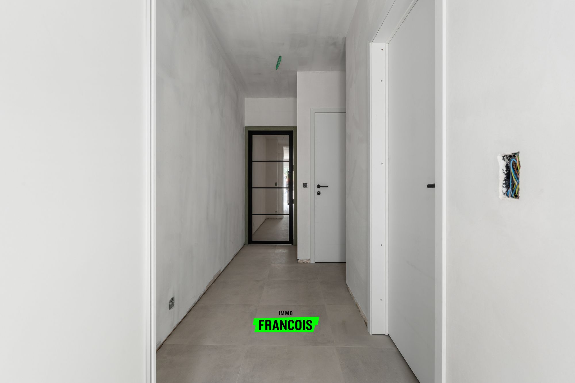 Volledig gerenoveerde rijwoning te koop met loods! - foto 2
