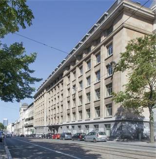 Kantoren te huur, ideaal gelegen tussen het Paleis van Justitie en de Zavel. Dicht bij Centraal station en Zuid station. Tal van...