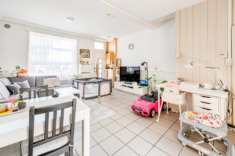 TE MODERNISEREN RIJWONING VLAKBIJ DE MARKT IN AUTOVRIJE STRAAT - foto 2