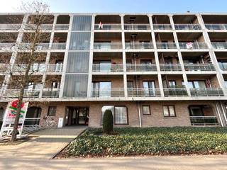 Are you looking for a new home in a prime location? This well-maintained building in Hasselt offers the perfect combination of peace and...