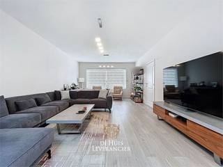 Op een bijzonder gunstige locatie in Kontich, vlak bij het centrum maar toch rustig gelegen in de gegeerde Altenawijk, presenteert de...