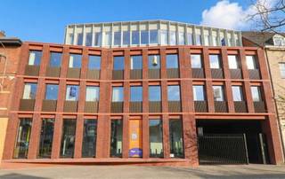 STUDENTENKAMER OP MAAT VAN JOUW STUDENTENLEVEN Op het bruisende Sint-Amandsplein te Kortrijk treffen wij residentie Amand 47 aan. In de directe...