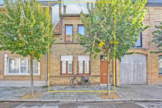 Gezellige stadswoning in het centrum van Nieuwpoort!Op wandelafstand van de grote markt en de Kaai, vinden we deze eigendom terug.Via de inkomhal,...