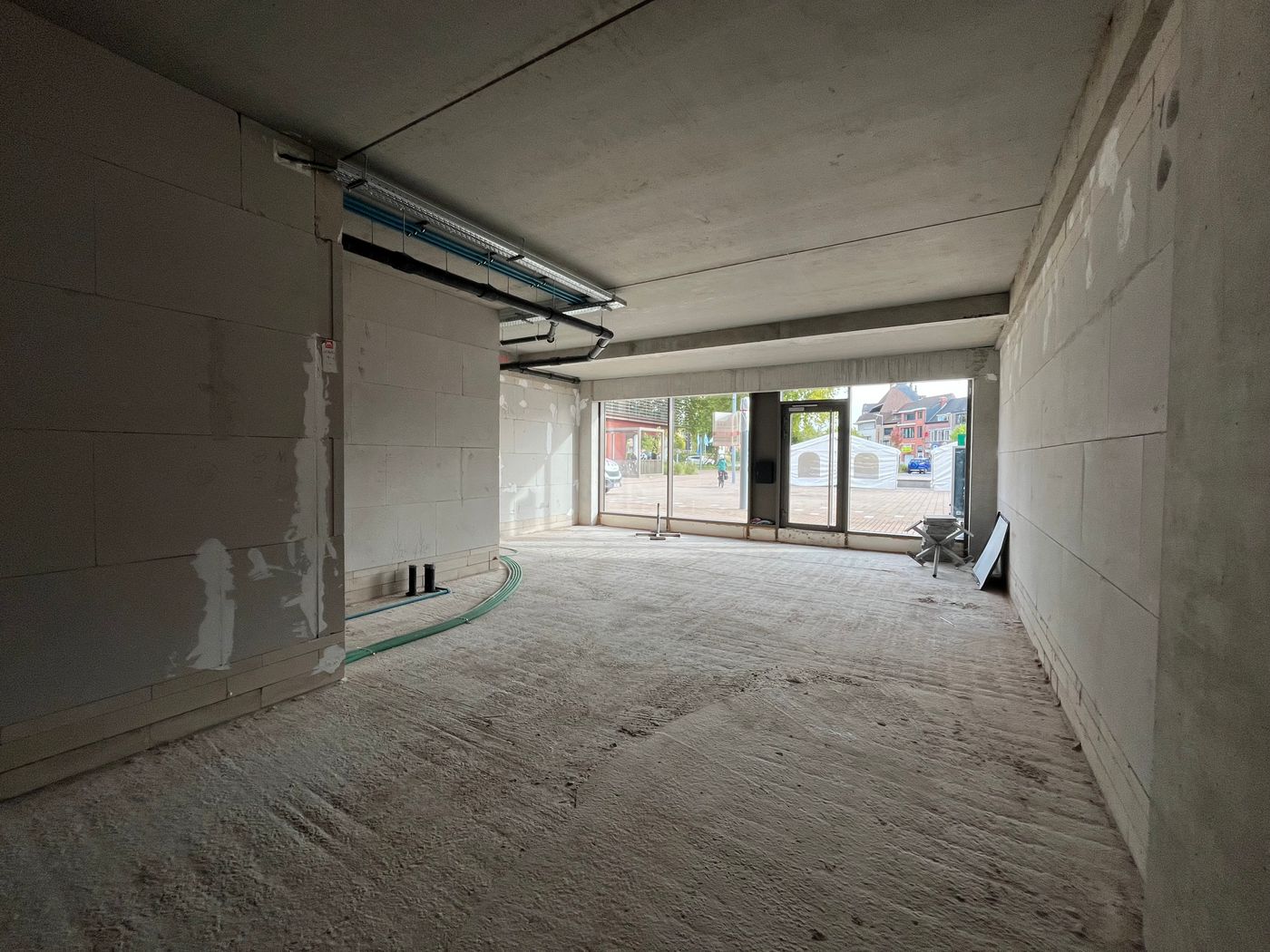 Nieuwbouw handelsruimte van 95 m² in het centrum van Hamme - foto 2