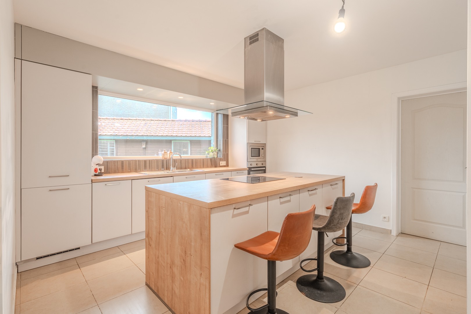 ENERGIEZUINIGE HALF-OPEN WONING MET 3 RUIME SLPKS, INPANDIGE GARAGE EN ZUIDGERICHTE TUIN - foto 5