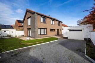 Découvrez cette charmante propriété ouverte à rénover offrant de nombreuses possibilités, idéale pour ceux qui recherchent une maison pouvant...