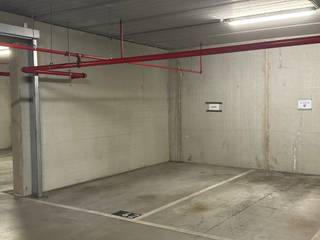 Garagestaanplaats 1 auto onder Parktorengebouw -1 ( AP Hogeschool ) vlakbij Eilandje /Cadix