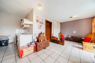 We Invest vous propose ce studio proche de toutes commodités et situé au RDC. Vous y retrouverez un espace salon avec son coin cuisine, un...