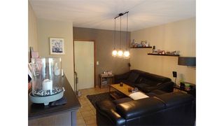 Een rijwoning bestaande uit een living, keuken, 3 slaapkamers, badkamer, bergplaats, inpandige garage, terras, tuintje...