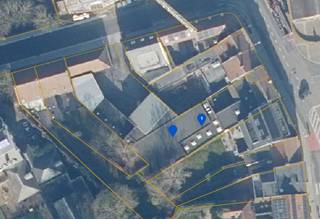 Ce bâtiment polyvalent est situé dans un endroit très visible à l'intersection des rues animées d'Avelgemstraat et d'Otegemstraat, juste en face...