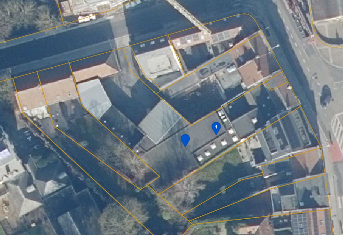 Propriété commerciale unique avec entrepôt et garages dans un emplacement privilégié - photo 3