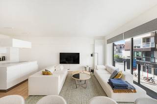 <p>This modern apartment with lateral sea views is ideally located, close to the shops on Kustlaan and just a few steps from the beach and the sea.</p>
<p>Upon entering, you are welcomed into a spacious hall with a wardrobe and a separate guest toilet.</p>
<p>The open kitchen is fully equipped with modern appliances and seamlessly connects to the bright living area. This spacious living room, 6 meters wide, opens onto a cozy balcony and offers space for both a lounge and a dining area.</p>
<p>The apartment features two double bedrooms, each with built-in wardrobes and their own en-suite bathroom or shower room.</p>
<p>Additionally, there are practical amenities, including a bike storage area on the ground floor and a private cellar in the residence.</p>
<p>EPC:</p>