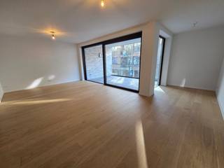 Dit stijlvolle appartement uit 2021 is gelegen pal in het centrum van Haacht en biedt alle comfort en luxe die je maar kunt wensen. Met een...