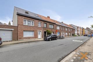 INSTAPKLARE STADSWONING MET 3 SLPKS EN RUIM TERRAS/STADSTUINTJE. Deze woning is gelegen op fietsafstand van historische binnenstad, alle winkels...