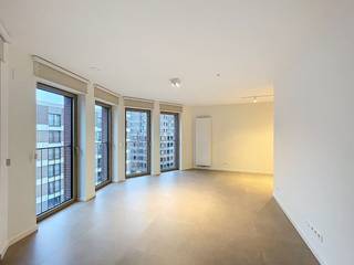 Ontdek dit prachtige 3-slaapkamerappartement in de Parkdreef 48 (Tour & Taxis), 1000 Brussel.De inkomhal is voorzien van ingebouwde kasten...