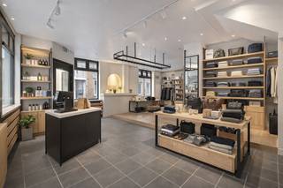 Ben je op zoek naar een veelzijdig opbrengsteigendom met fantastisch rendement op een toplocatie in centrum Aalst? Gevonden!Dit ruime pand (234m²)...