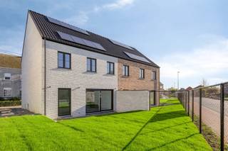TE KOOP: Moderne nieuwbouwwoning met 3 slaapkamers in Geetbets!Ontdek deze ruime en hedendaagse nieuwbouwwoning, gelegen op de hoek van de Kolkstraat...