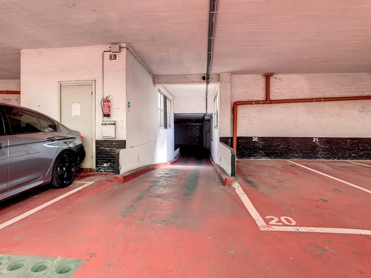 Place de parking à vendre dans le centre d'Anvers - photo 5