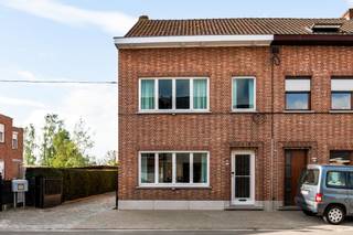 Woning met tuin en garage te Hofstade