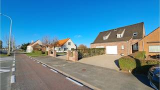 Ruime en comfortabele 3-slaapkamerwoning met GARAGE en TUIN, zeer goed gelegen in Zuienkerke, een landelijke gemeente gelegen tussen Brugge...