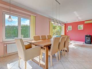 Ontdek deze recent gerenoveerde woning met 6 slaapkamers, 2 badkamers, vloerverwarming en zonnepanelen met thuisbatterij. Geniet van comfort en...