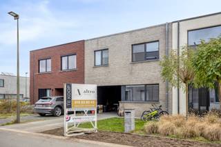 <strong>Instapklare, moderne en energiezuinige gezinswoning<br /><br />Vier volwaardige slaapkamers<br /><br />Zeer energiezuinig<br /><br />Praktische voorzieningen<br /></strong>