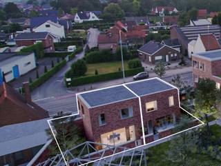 LIGGINGDit nieuwbouw handelspand is gelegen in project Olympia, een residentiële site met aandacht voor bouwkwaliteit en groenvoorziening. Met deze...