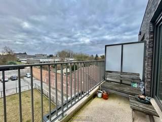 Dit INSTAPKLAAR en ENERGIEZUINIG appartement (BJ. 2019) bevindt zich op de derde verdieping van een modern appartementsgebouw en beschikt over...